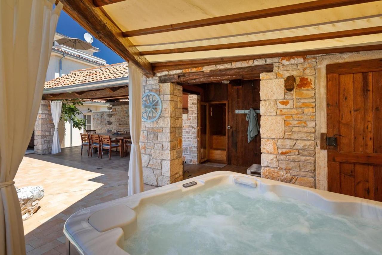 Family Villa Elizabeta With Pool In Umag Cepljani ภายนอก รูปภาพ